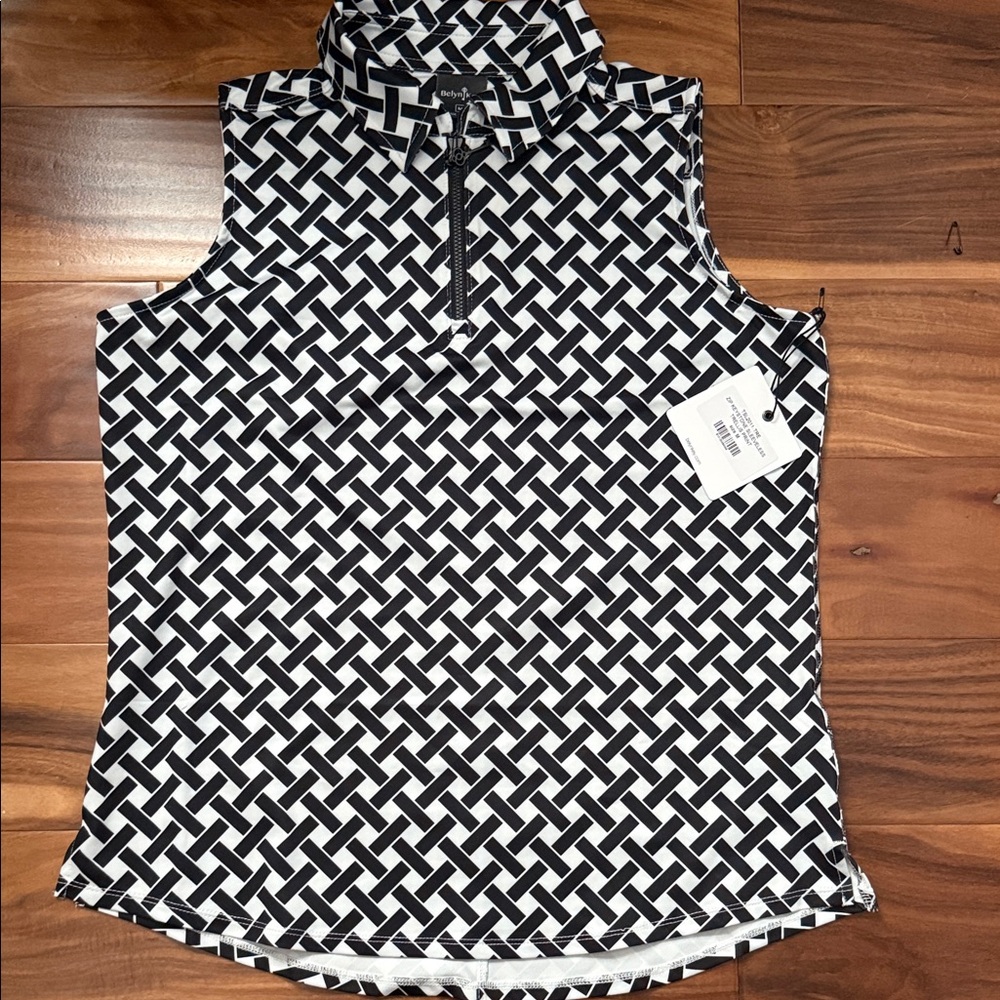 Belyn Key Black & White Sleeveless Zip Mock Neck Golf Polp
